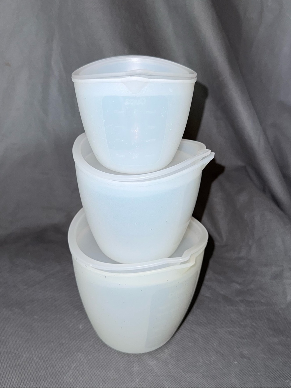 Pampered Chef Set of 3 Silicone Prep Bowls Measuring Cups lids nesting